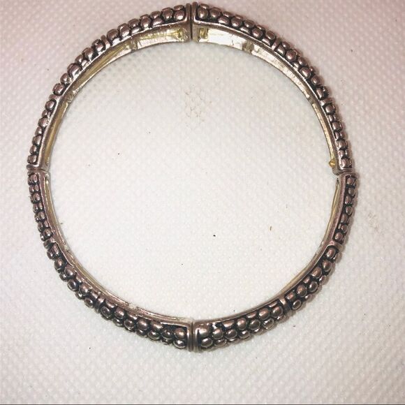 Textured silver tone stretch bracelet - Picture 3 of 4
